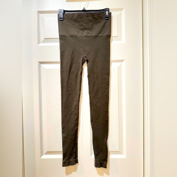Olive Green High-Waisted Spanx Leggings with zipper ankles. Size Medium VGUC - Picture 4 of 9